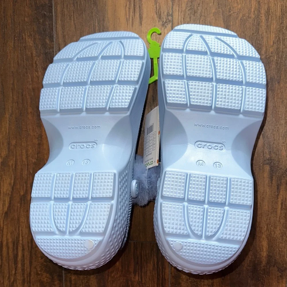 CROCS cozy stylish